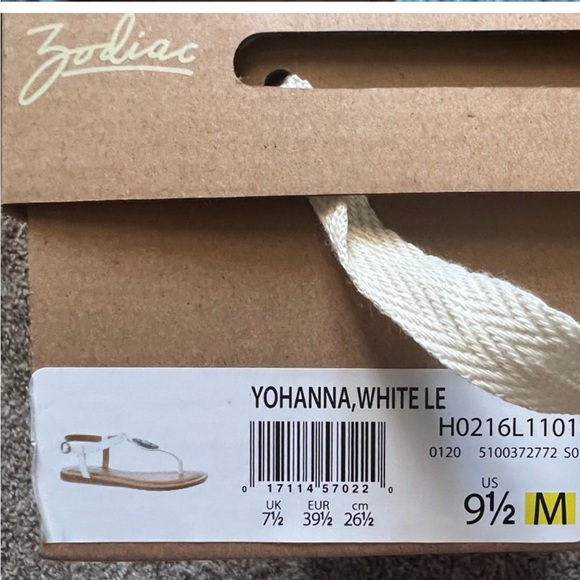 Zodiac white leather thong sandals, gorgeous turquoise stone embellishment - Picture 2 of 4